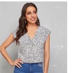 V neck cap sleeve Dalmatian top